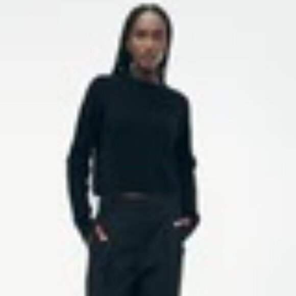 NADAAM lightweight cashmere Ribbed Cropped Sweater in Black - Picture 2 of 9